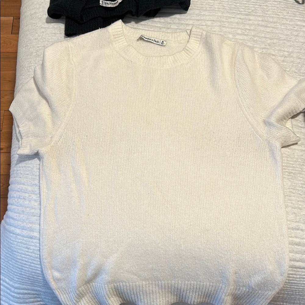 Abercrombie & Fitch White Crewneck Sweater Classic Knit Design